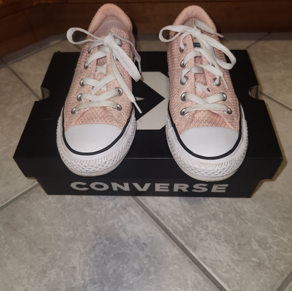 Converse All Star sneakers, size 6 EUC like new - Picture 1 of 6